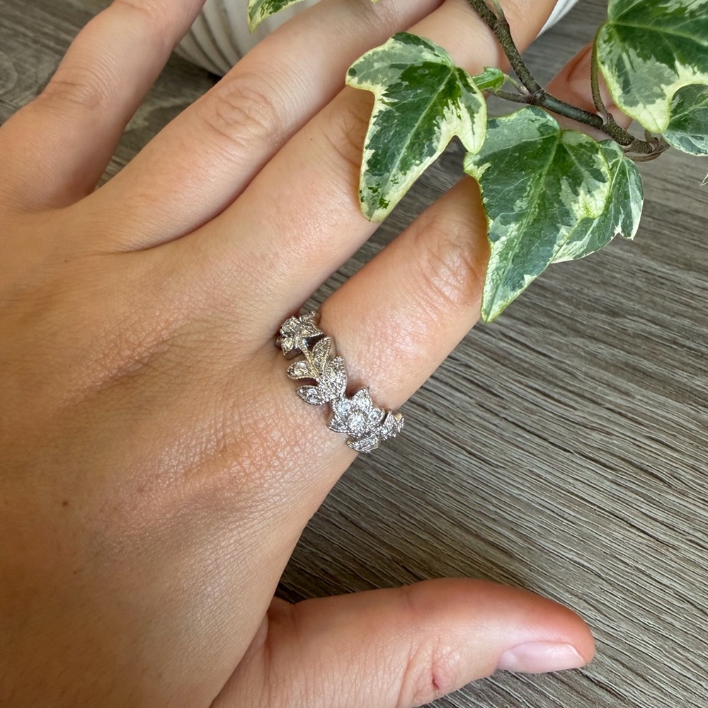 Floral Ring Sterling Silver 925
Size 8.5 - Picture 5 of 11